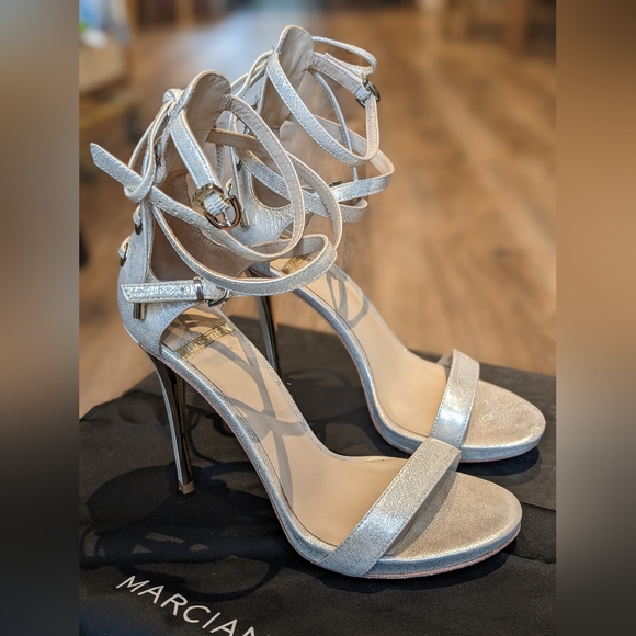 Marciano Light Gold/Nude Size 7 Sandals 4" heel - Picture 1 of 10